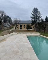 684af3a3ce62f-jonathan-fleurance-jardin-maison-de-campagne-piscine-villa.png